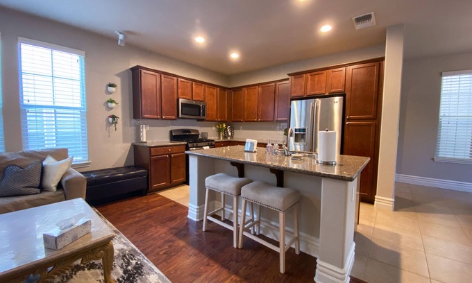 Highland Reserve House | Modern, Bright Home with Spacious Master Suite