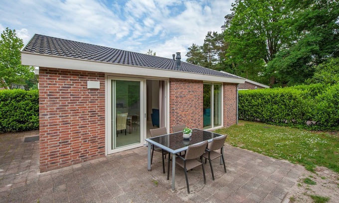 Arcen Villa | Modern Bungalow with Washer