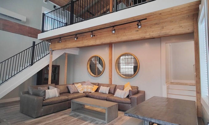 St. Anthony Cabin | Modern Bunkhouse located in the heart of activity for large groups