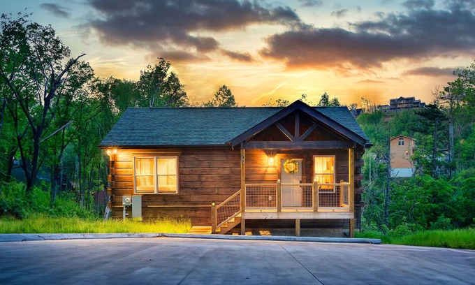 Chalet Village North Cabin | Modern Cabin Near Gatlinburg & Pigeon Forge!