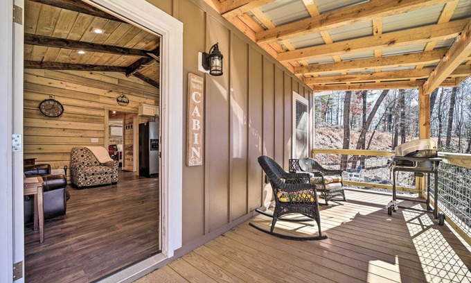 Pisgah Forest Cottage | Modern Cabin w/Fire Pit < 3 Mi to Trails!
