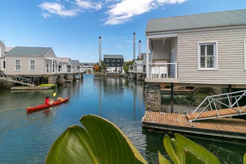 Knysna House | Modern Canal Lifestyle