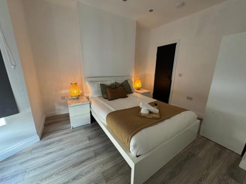 Wellingborough Apartment | Modern Central Apartments with Balcony