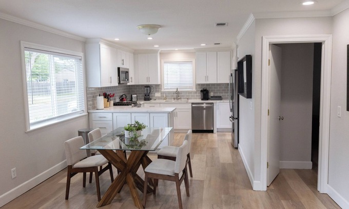 Arden-Arcade House | Modern, Central Retreat with HVAC, WiFi and all the comforts of home