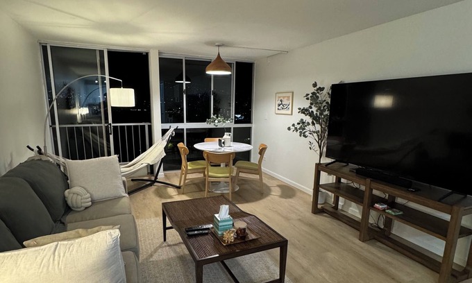 Waikiki Condo | Modern Charm: Renovated 1BR, fast 600Mbps Wifi, W/D in unit, Stunning Views