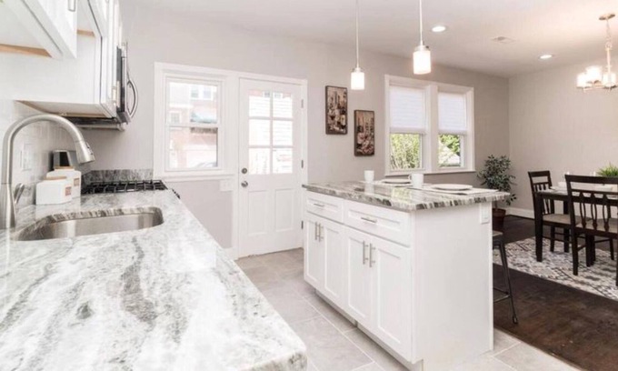 Ednor Gardens - Lakeside House | Modern, Close to City Life Townhome!