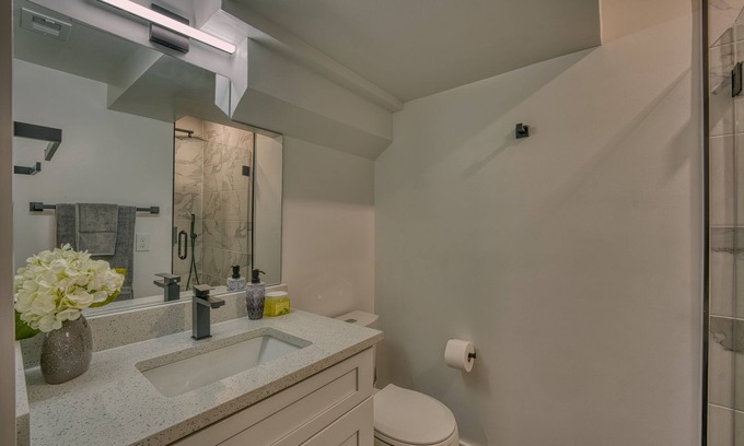 Brightwood Park Apartment | Modern & Colorful ~ 5 STAR Location