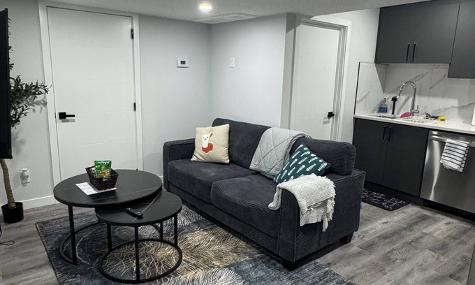 Southeast Edmonton House | Modern comfort just 15 minutes from the airport, with a full kitchen.