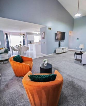 Afton House | Modern Comfort Loves Park - Stylish 3BR Getaway