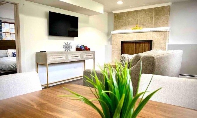 Plato Center House | Modern-comfortable-private suite Beautiful Dundee