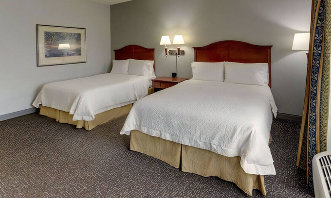 West Newton House | Modern & Comfortable Place! WiFi & Indoor Pool