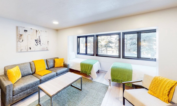 Warm Springs Condo | Modern condo with high-speed WiFi, wood-burning fireplace, & private W/D