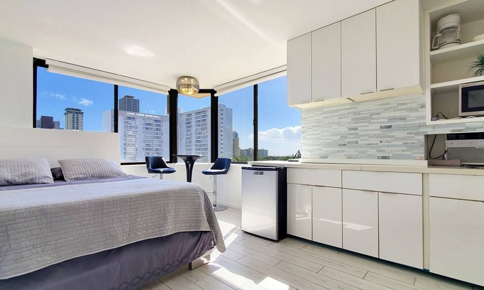 McCully - Moiliili Apartment | Modern corner studio in Waikiki. No resort fee