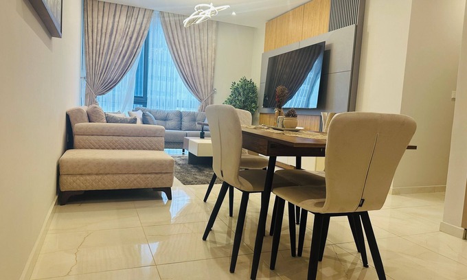 Roman Ridge Apartment | Modern corporate apartment in brilliant Accra with WiFi, AC, fitness room