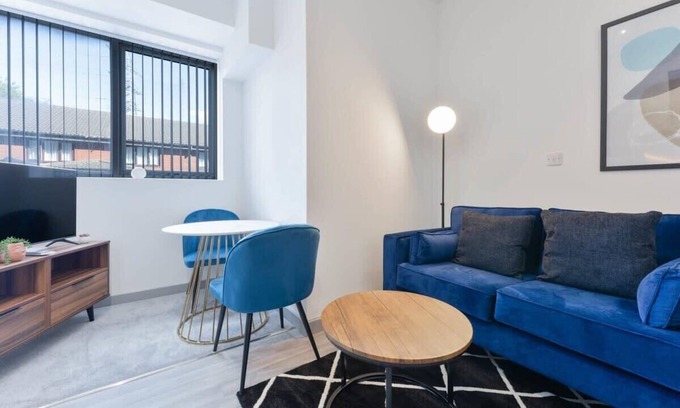 Brierley Hill Apartment | Modern & Cosy 1 Bedroom Budget Apartment in Dudley