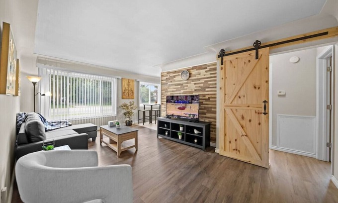 Shelby Township Apartment | Modern Cozy 1 Bedroom Apartment in Shelby Township