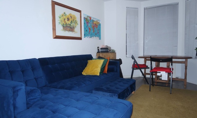 Slough House | Modern & Cozy Retreat near Heathrow & Central Slough