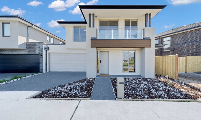 Berwick House | Modern Cozy Retreat, Park, Mall!