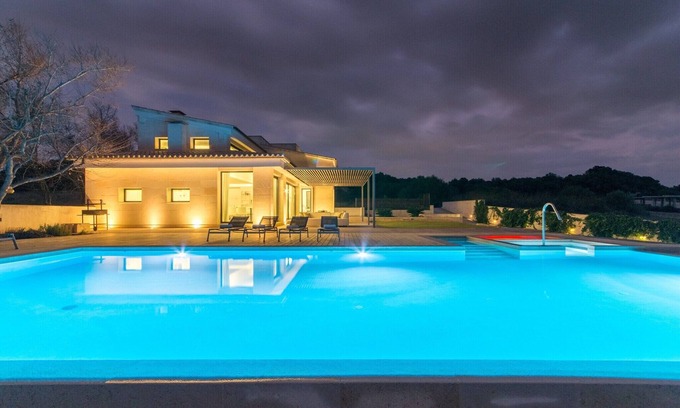 Muro Villa | Modern Dalt Son Morro Villa with Hot Tub