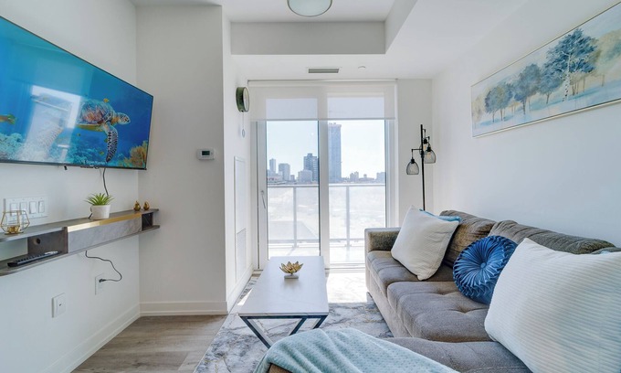 Kitchener Condo | Modern Downtown Condo w/Gym