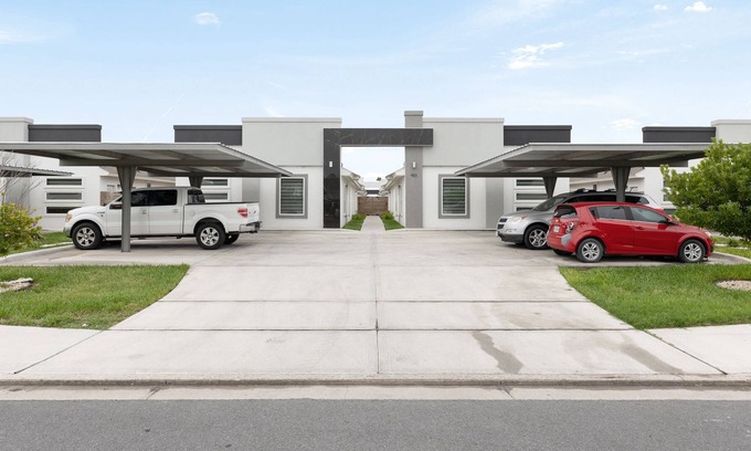 Pharr Apartment | Modern Duplex with Fully Upgraded Amenities