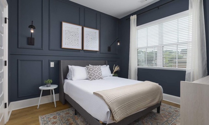 Cleveland Park House | Modern East Nashville Condo -3 Miles to Downtown