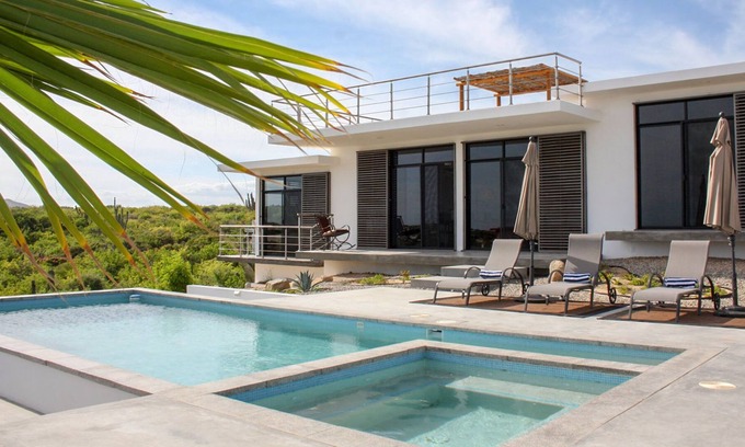 La Fortuna Villa | Modern Eco-Friendly Villa, 2-Minute Walk to Beach, Cleaning/Cooking