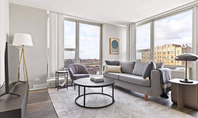 Edgewater Beach Apartment | Modern Edgewater 1BR w/Gym, Deck & Lounge, 5 blocks to L, by Blueground