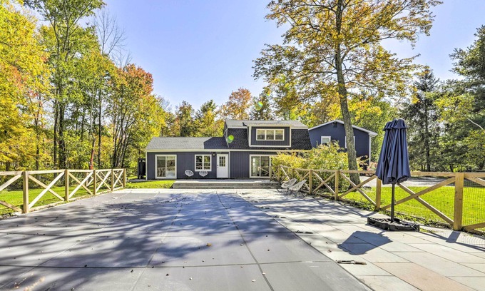 Marble Dale House | Modern Escape w/Fire Pit, Near Lake Waramaug