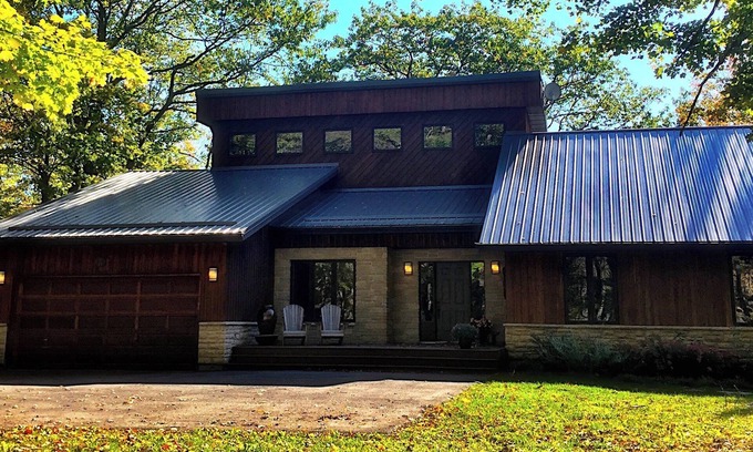 Oro-Medonte Ski Chalet | Modern Family Friendly Chalet