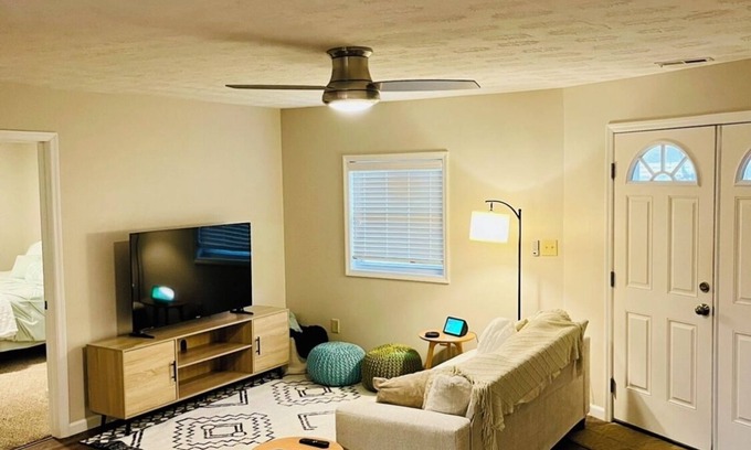 Dunbar Apartment | Modern family-friendly home - walk to WVSU and Shawnee Sports Complex