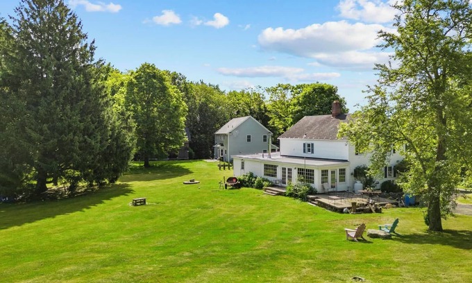 Shelton Other | Modern farmhouse in Shelton with WiFi, 4 bedrooms, lake & hiking nearby!