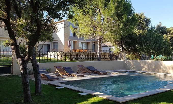 Uzes Villa | Modern farmhouse in Uzés, heated swimming pool, sauna jacuzzi and gym