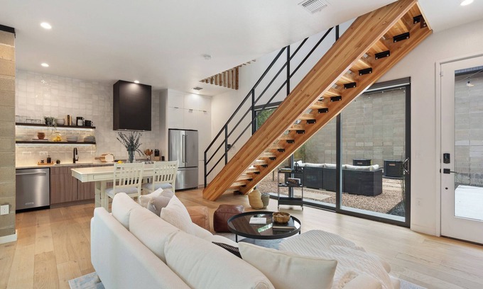 MLK House | Modern Forest Retreat - 2.5 miles from downtown Austin