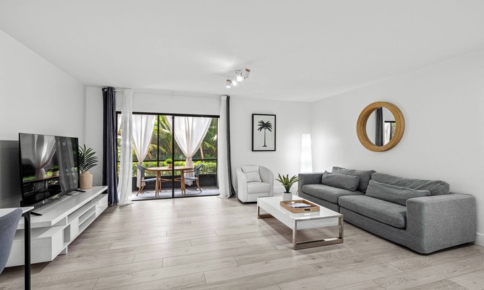 Deerfield Beach Condo | Modern Golf Beach villa 2 -Between Boca Raton & Deerfield Beach