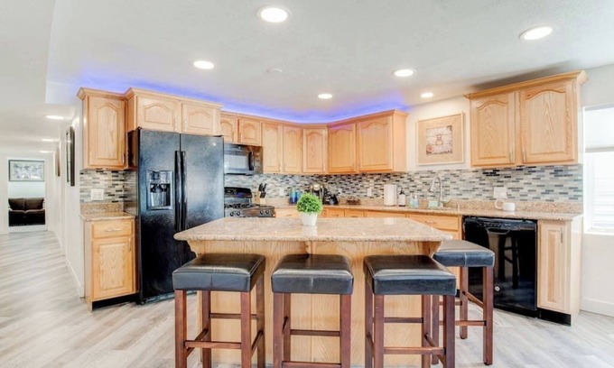 Salt Lake City House | Modern Guest Suite, King Ensuite, Downtown Airport