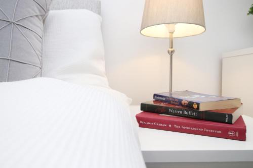 Adamsdown House | Modern Guesthouse, Fast Wi-Fi, Street Free Parking, Central, Fully Equipped