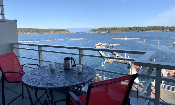 Regional District of Nanaimo House | Modern Harbourfront Townhome with Large Balcony & Rooftop Patio