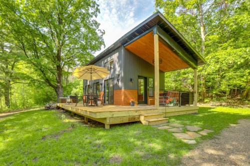 Paris House | Modern Hersey Tiny Home with Private Hot Tub!