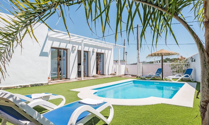 San Ambrosio House | Modern holiday home with pool - Casa Capricho