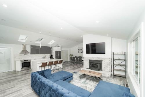 Hamden House | Modern home with a private Heated pool and jacuzzi