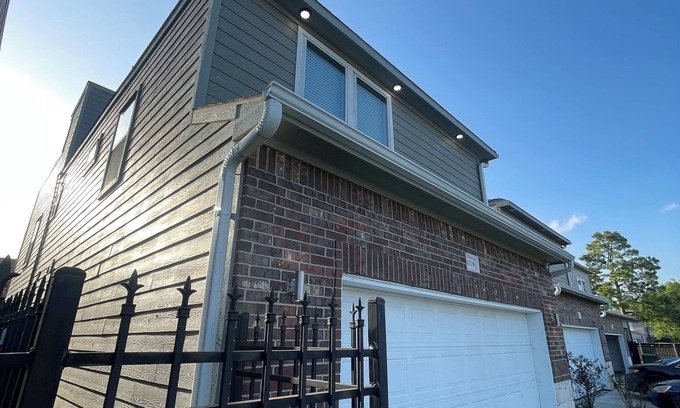 Southeast Houston House | Modern Home with Terrace, near Downtown/NRG Stadium/Medical Center!