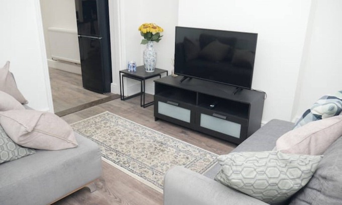 Northampton Apartment | Modern House Near Northampton City Centre - 4 Bed