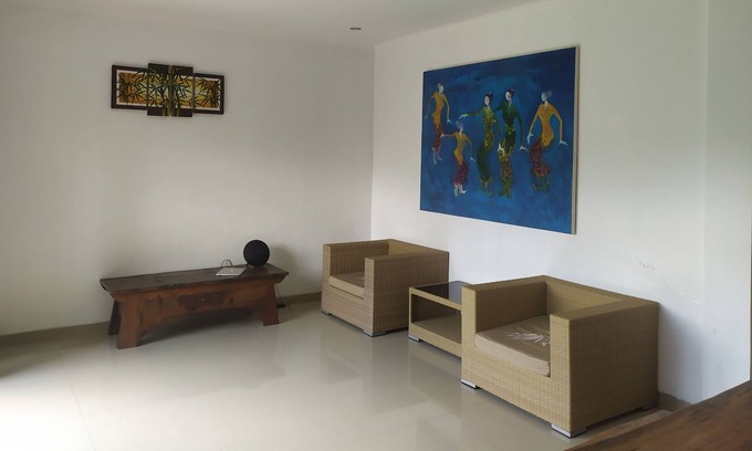 Pengosekan Villa | Modern House opposite to famous guest activity Titi Batu