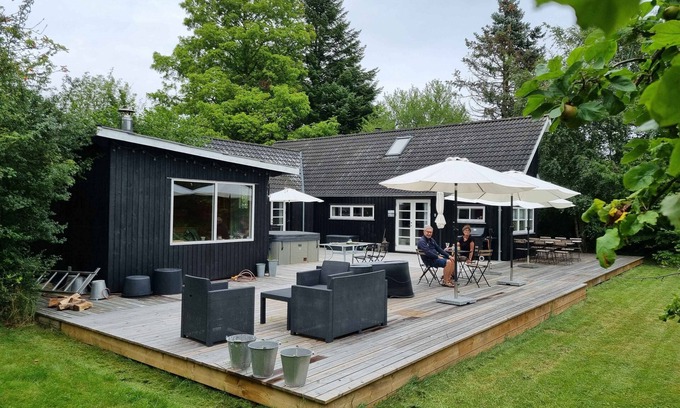 Faxe Ladeplads House | Modern house with outdoor spa and sauna