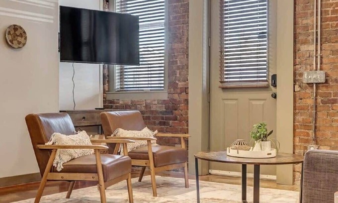 Springfield House | Modern, Insta-Worthy 2B Townhome in Springfield!