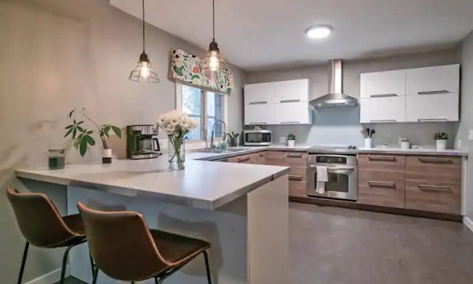 Columbus House | MODERN INTERIOR, 4 Bed 2.5 Bath Home, Close to Shopping, Entertainment and more!