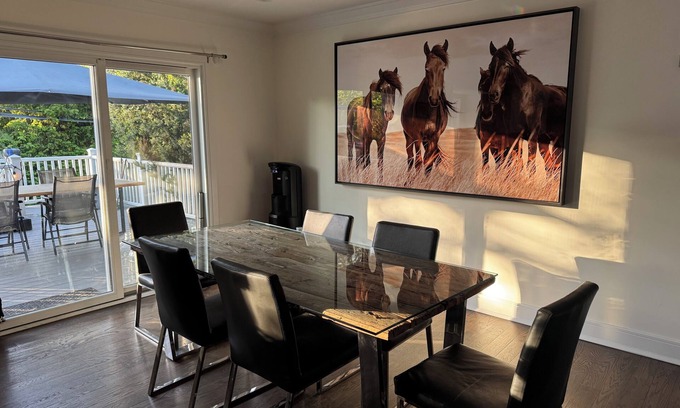 Jericho House | Modern Jericho 3BR Top Floor, Walk to everything