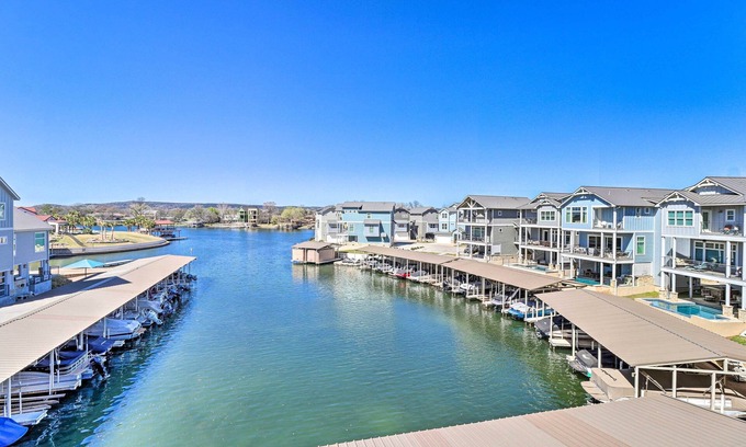 Kingsland Cottage | Modern Kingsland Lake Front House w/Heated Pool!