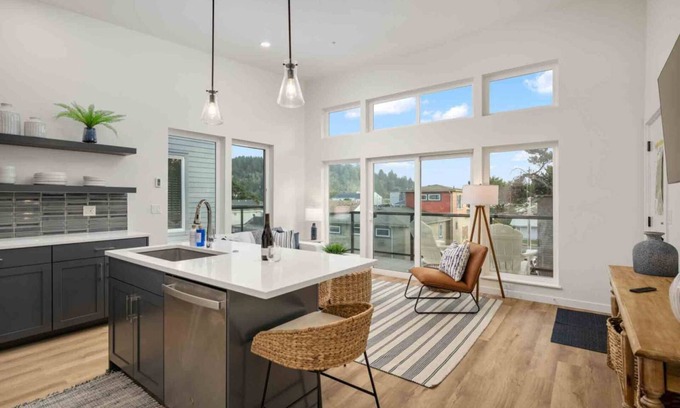 Lincoln City Condo | Modern Loft, Heart of Taft District @pinpointstays